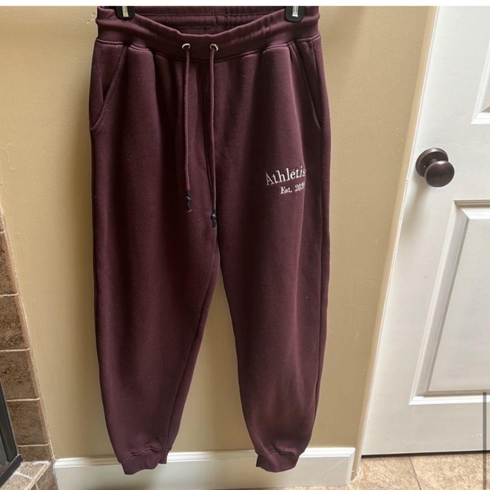 Maroon lounge set! - Picture 4 of 5